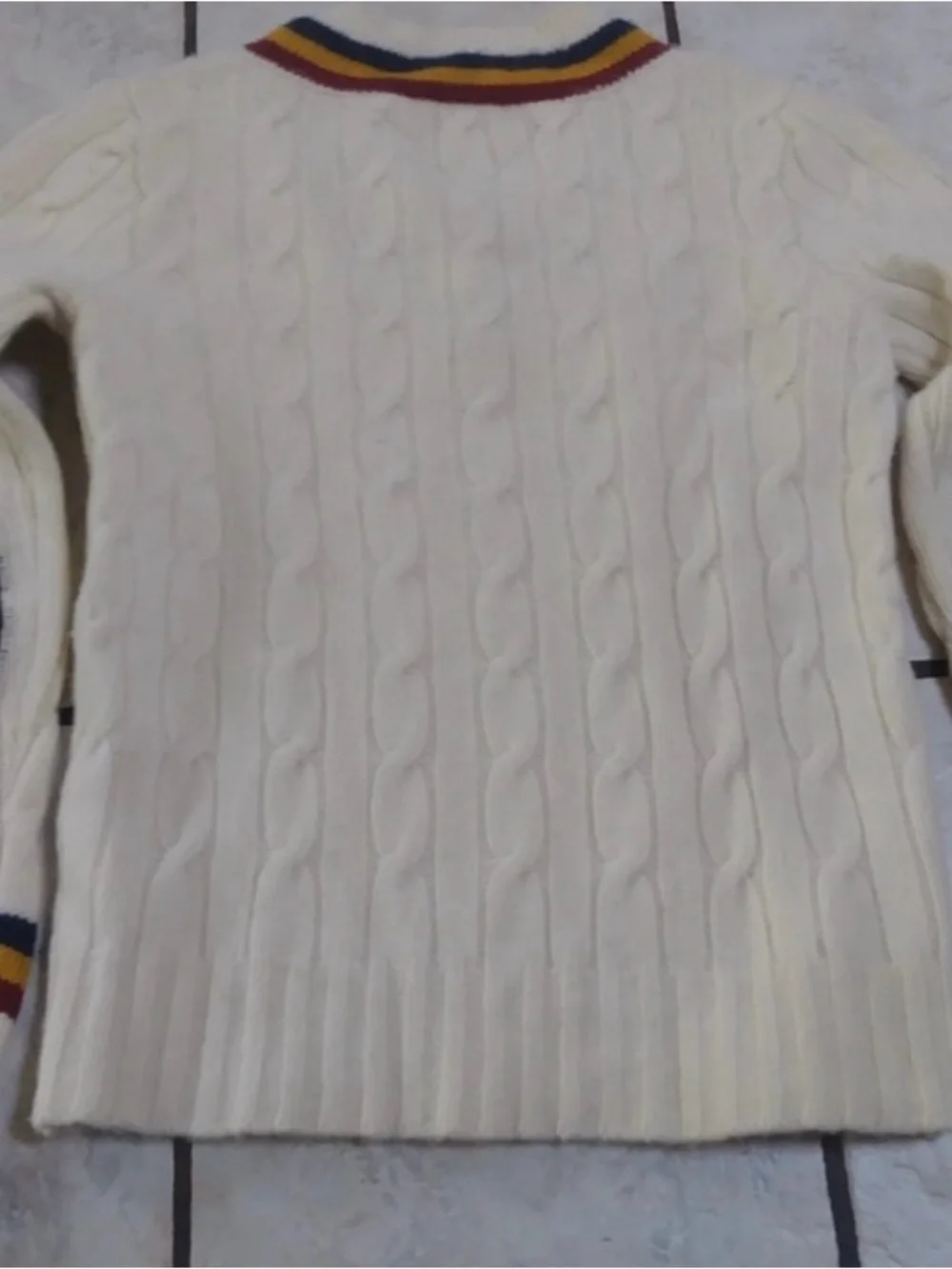 TH- like new Cream Cable-Knit V-Neck Sweater with Stripe Trim